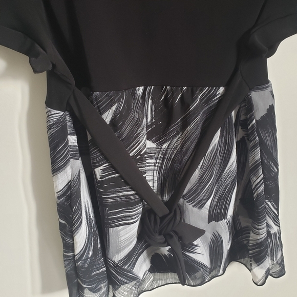 ⭐3/$25⭐ NWT Reitmans Women's Abstract Blouse Size LP - Picture 6 of 15